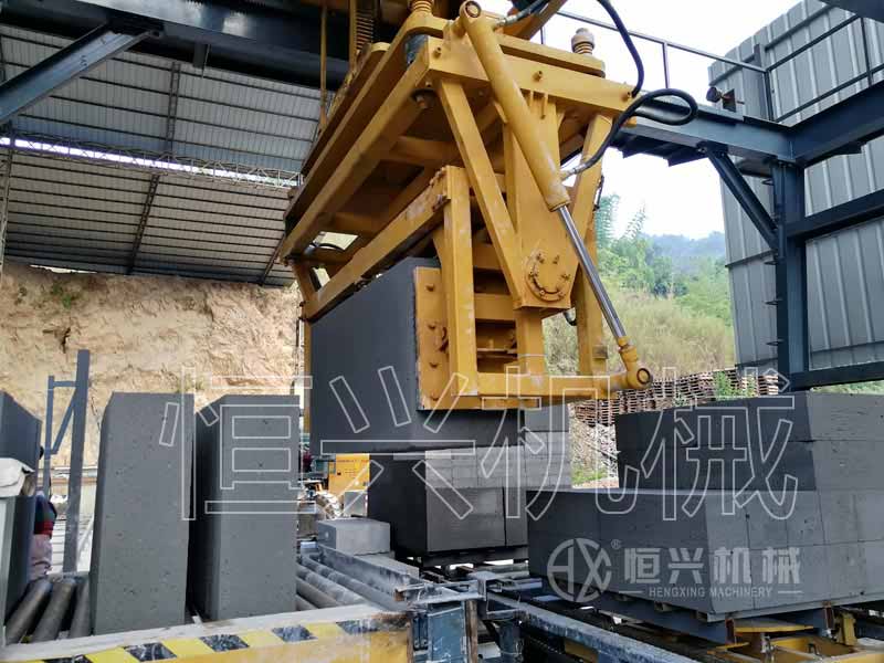 免蒸加氣混(hun)凝土設備試(shi)機要求