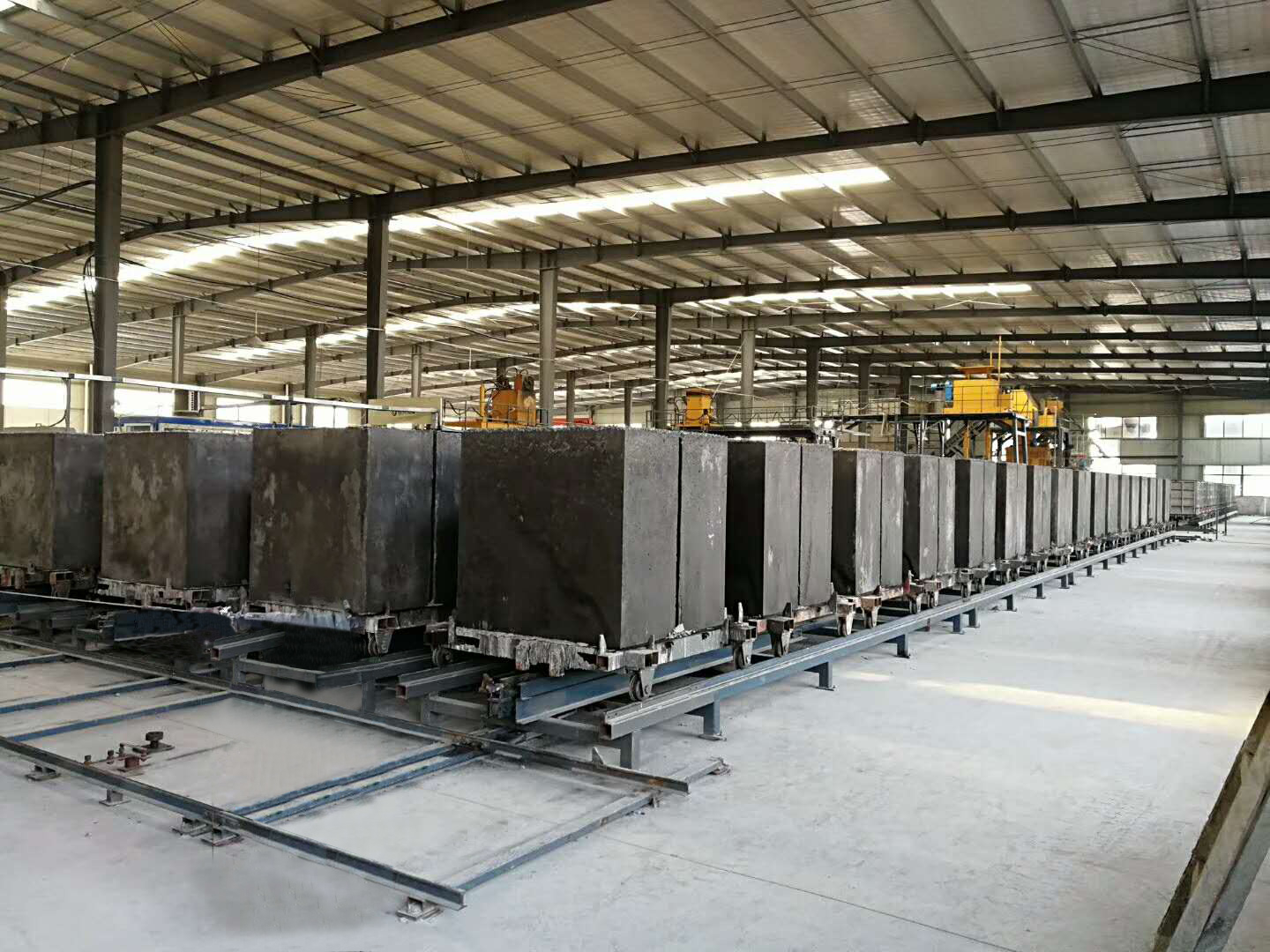 加(jiā)氣塊生(shēng)産線設(shè)備  免蒸(zhēng)加氣磚(zhuan)設備